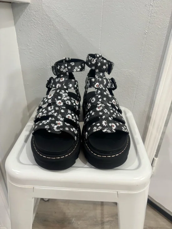 UNIONBAY Black Floral Platform Sandals - Picture 1 of 7